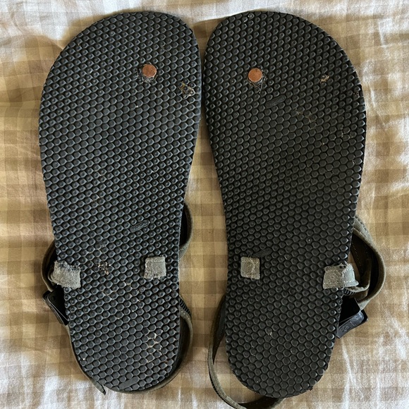 Earth Runners - Picture 2 of 2